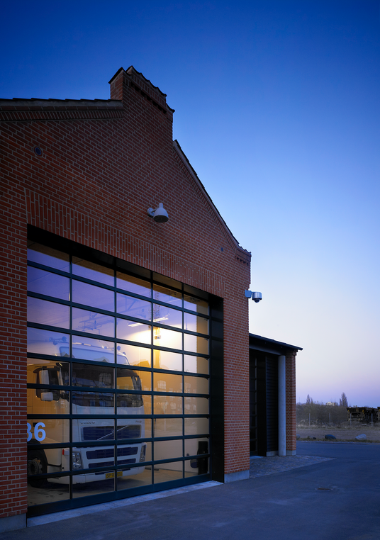 Industriportar från Turner Door installerade vid en brandstation. Turner Door panorama industriport.