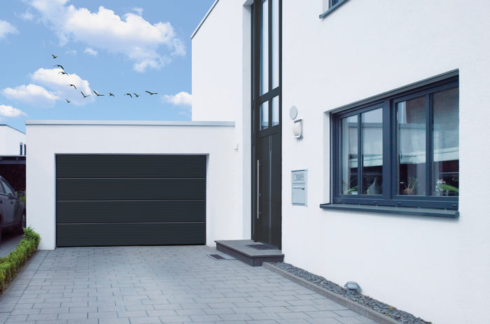 Turner Door garageport takskjutport med automatisk portöppnare. 